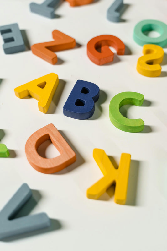 Que veule dire les lettres A, B & C sur les jouets ?